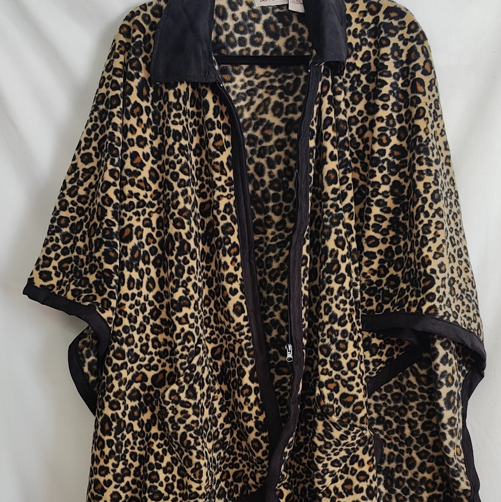 Le Moda - Leopard Print - Collared Cape Poncho - One Size - Picture 4 of 8